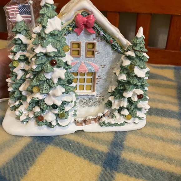 Precious Moments Holiday Hawthorne Village Set of 3! 2002 - Picture 14 of 16